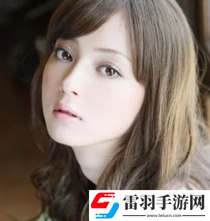 每天24小時(shí)穿著帶鎖的高跟鞋中有著許多日本資源