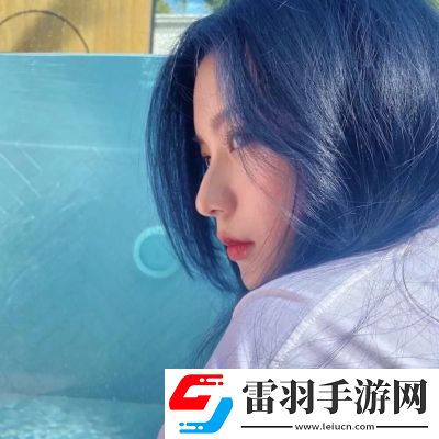 2021最新側(cè)臉精致的好看女生微信頭像太陽不是突然下山的熱情與期待也是