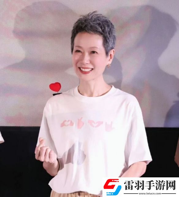 60歲葉童滿頭白發(fā)遭吐槽太顯老！本人回應(yīng)