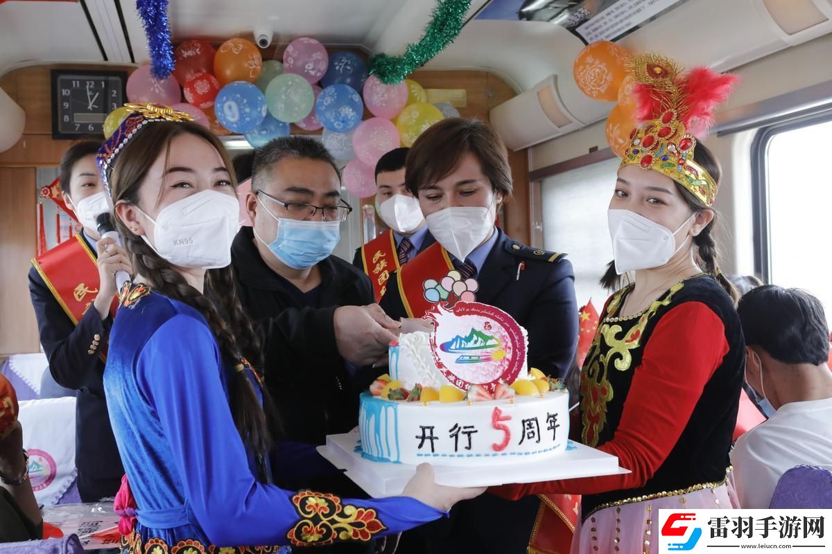 鐵味狂歡一起“坐”出新熱度！
