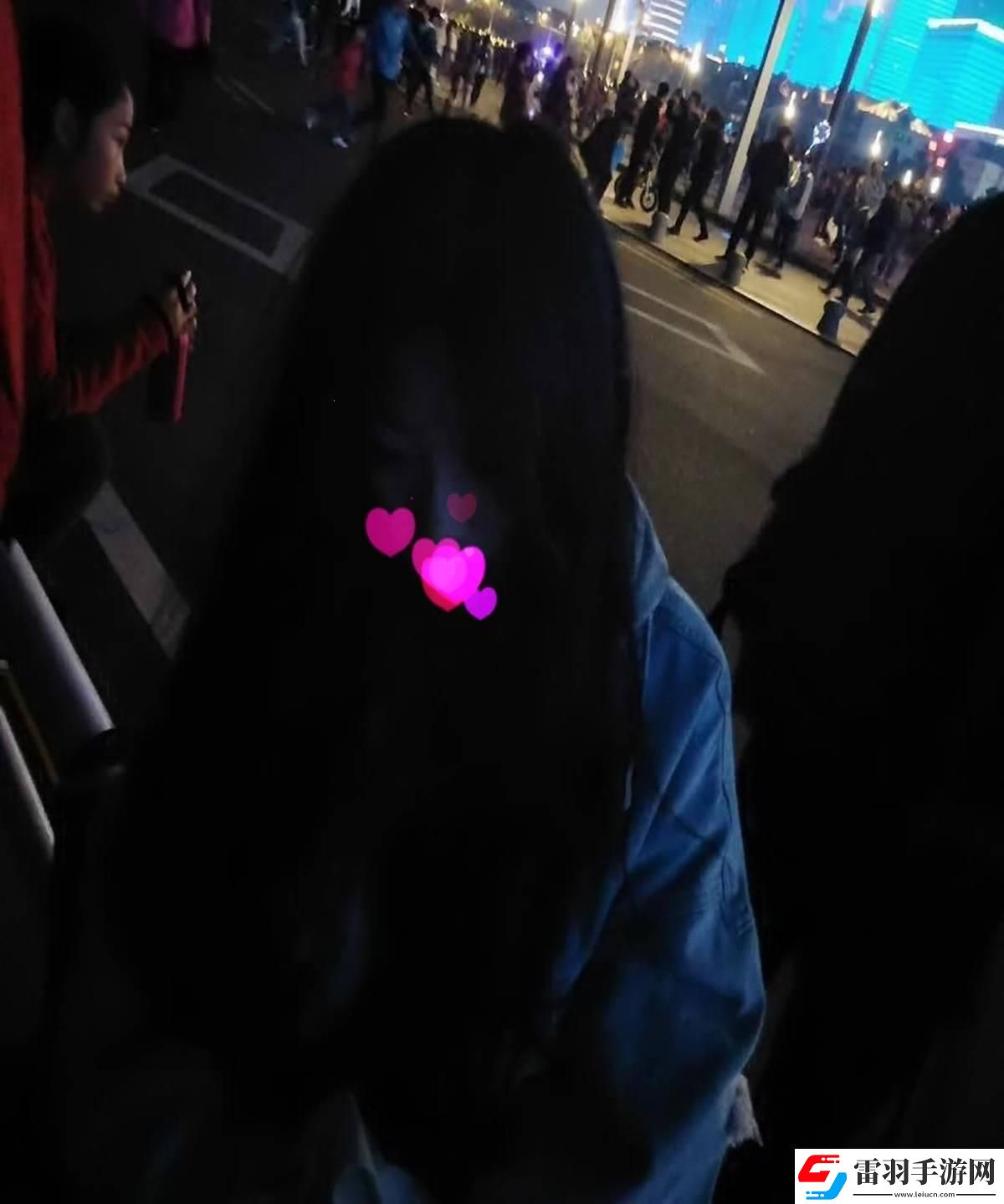 “女同學(xué)夜訪潮流共居逗趣解析游戲解說圈新態(tài)勢”