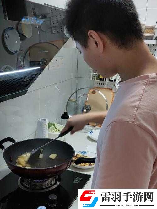 老公總在我做飯時抱我這正常嗎