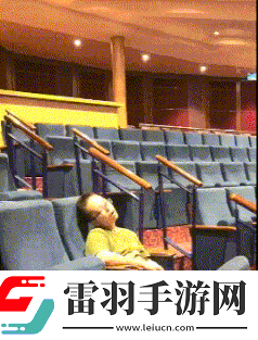 猴子來了都不知道先打哪一個(gè)動(dòng)圖教你怎么緩解尷尬