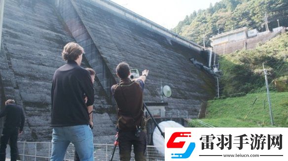日本佐賀水庫大壩驚現(xiàn)哥斯拉壁畫！看似天成實(shí)際人為