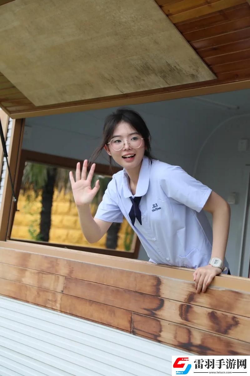 癡漢電車清純制服女高中生bd