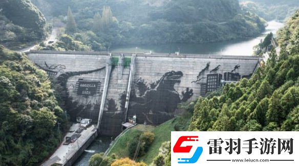 日本佐賀水庫大壩驚現(xiàn)哥斯拉壁畫！看似天成實(shí)際人為