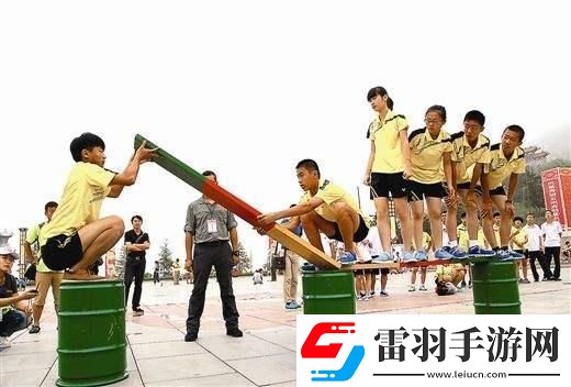 揭秘上課遭夾擊一節(jié)課的跳D體驗(yàn)艱辛與樂趣的碰撞講述努力與堅(jiān)持的青春故事