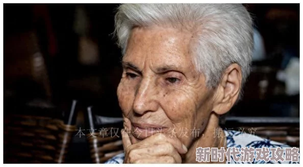 李阿姨今年四十歲竟然在社交媒體上曬出年輕時的照片引發(fā)網(wǎng)友熱議與驚嘆！