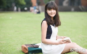 被眾人追捧的清純校花意外陷入禁忌之戀的故事