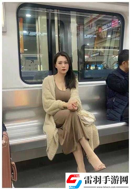 蘑菇視頻中自拍少婦的別樣風(fēng)情展現(xiàn)