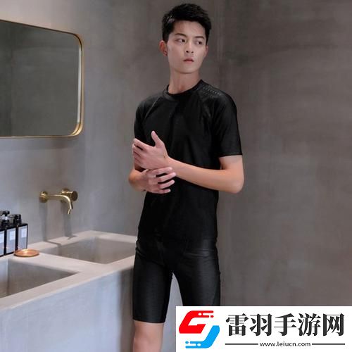 “男高泳褲大包