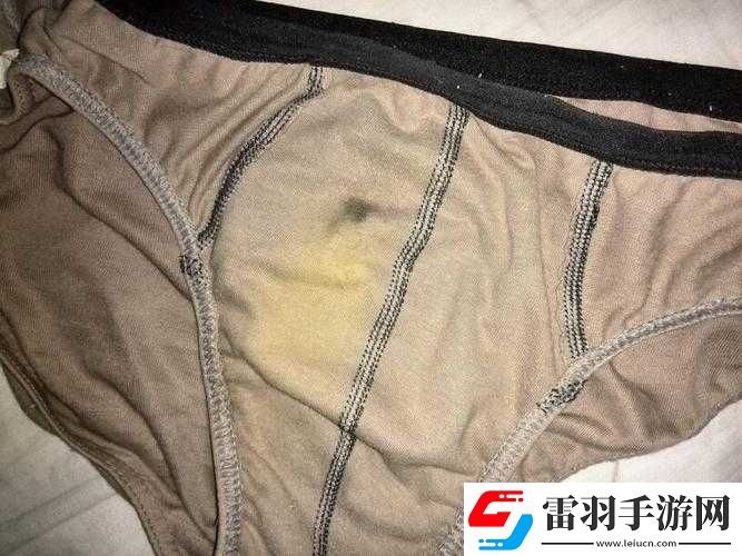 沒(méi)有穿內(nèi)褲被總裁了一天
