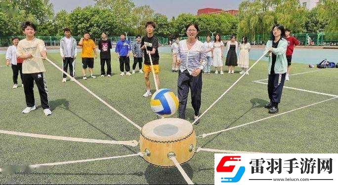 四人換著玩的趣味游戲過程